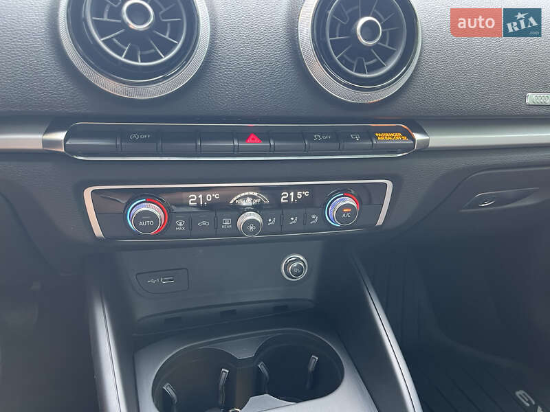 Седан Audi A3 2016 в Киеве