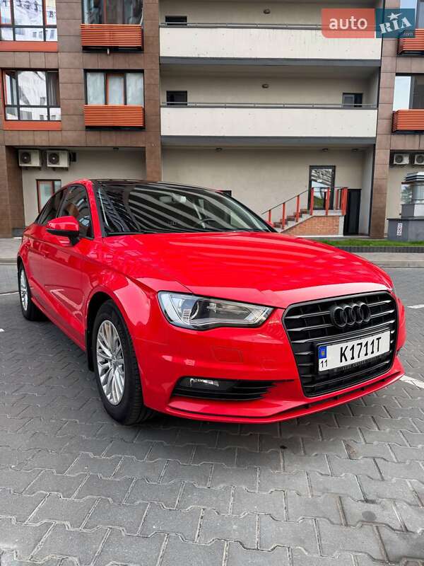 Седан Audi A3 2016 в 