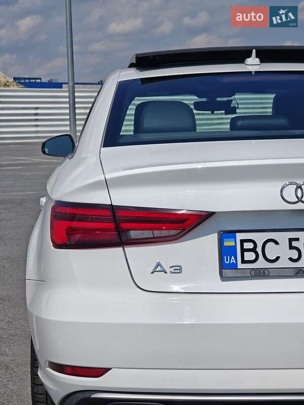 Седан Audi A3 2017 в Львове