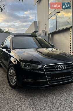 Хэтчбек Audi A3 2016 в 
