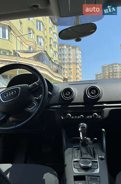 Хэтчбек Audi A3 2014 в 