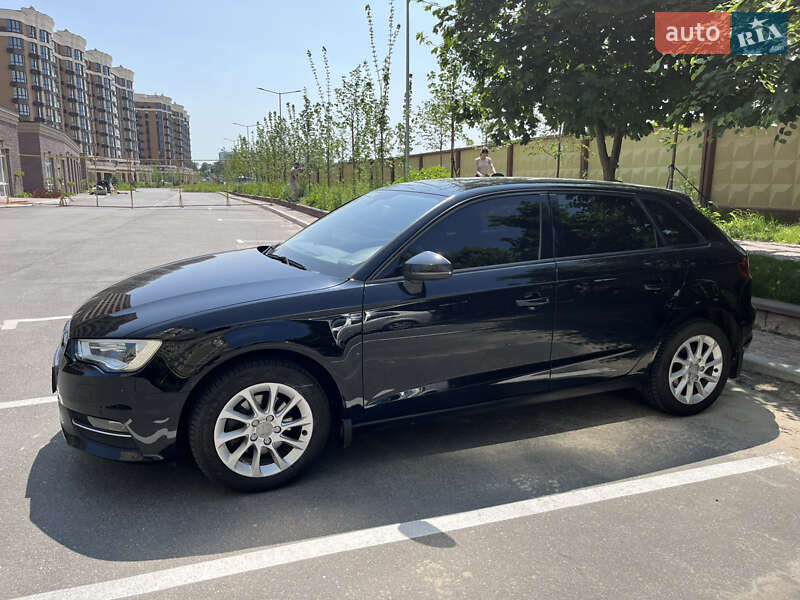 Хэтчбек Audi A3 2014 в Киеве