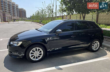 Хэтчбек Audi A3 2014 в 