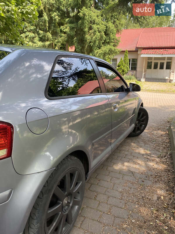 Хэтчбек Audi A3 2004 в Ужгороде