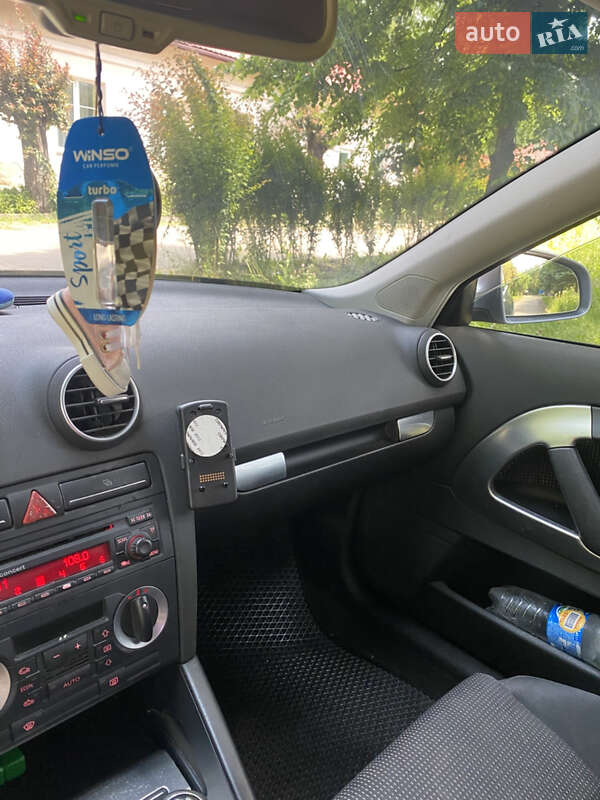 Хэтчбек Audi A3 2004 в Ужгороде
