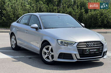 Седан Audi A3 2016 в 
