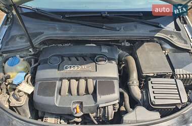 Хэтчбек Audi A3 2004 в 