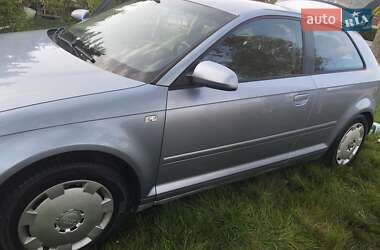 Хэтчбек Audi A3 2004 в 