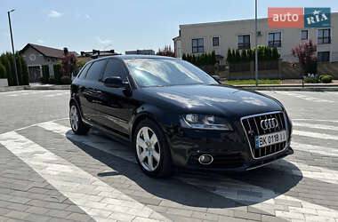 Хэтчбек Audi A3 2011 в 