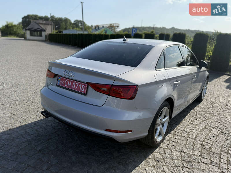 Седан Audi A3 2014 в Жовкве