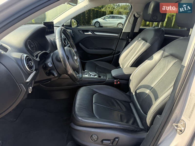 Седан Audi A3 2014 в Жовкве