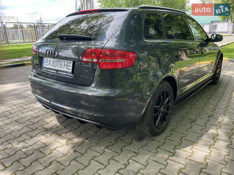 Хэтчбек Audi A3 2011 в Александрие