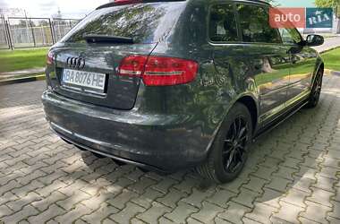 Хэтчбек Audi A3 2011 в 