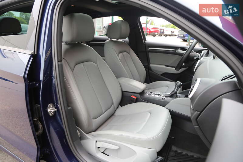 Седан Audi A3 2017 в Киеве