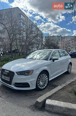 Хэтчбек Audi A3 2015 в 