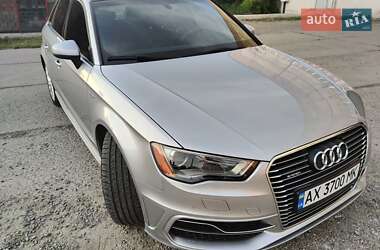 Хэтчбек Audi A3 2015 в 