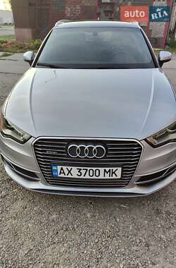 Хэтчбек Audi A3 2015 в 