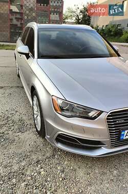 Хэтчбек Audi A3 2015 в 