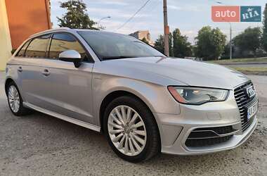 Хэтчбек Audi A3 2015 в 