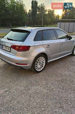 Хэтчбек Audi A3 2015 в 