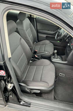 Хэтчбек Audi A3 2003 в 