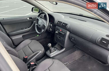 Хэтчбек Audi A3 2003 в 