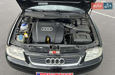 Хэтчбек Audi A3 2003 в 