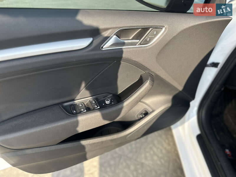 Седан Audi A3 2015 в Яворові