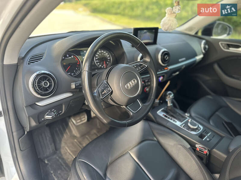 Седан Audi A3 2015 в Яворові