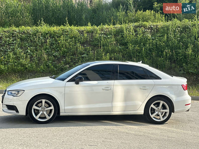 Седан Audi A3 2015 в Яворове