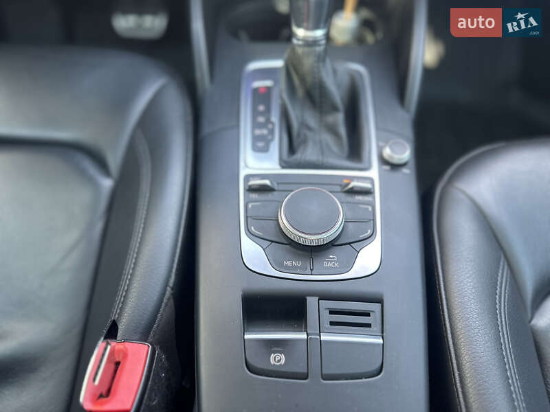 Седан Audi A3 2015 в Яворові