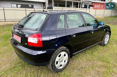 Хэтчбек Audi A3 2001 в 