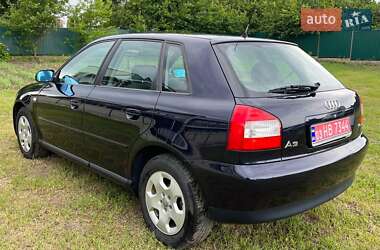 Хэтчбек Audi A3 2001 в 