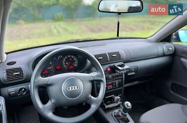 Хэтчбек Audi A3 2001 в 