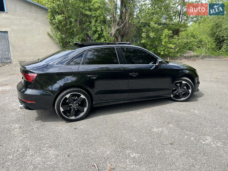 Седан Audi A3 2015 в Бучі