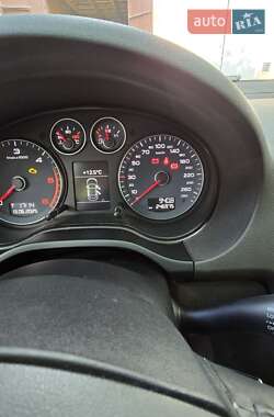 Хэтчбек Audi A3 2011 в 