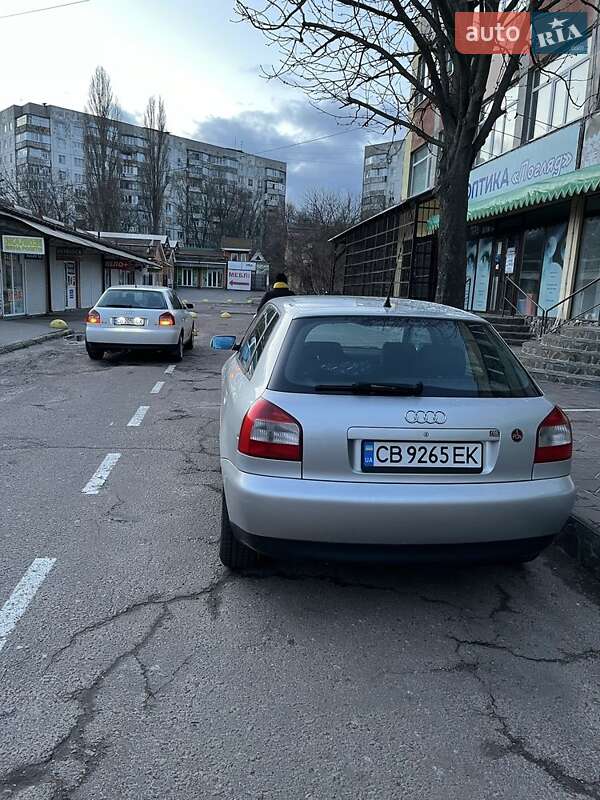 Хэтчбек Audi A3 2001 в 