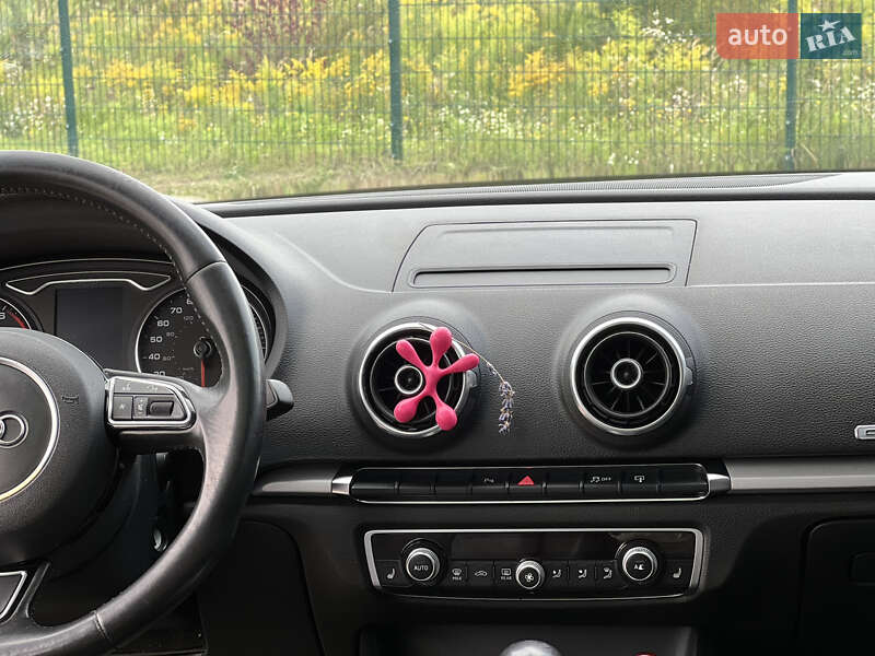 Седан Audi A3 2015 в Ровно