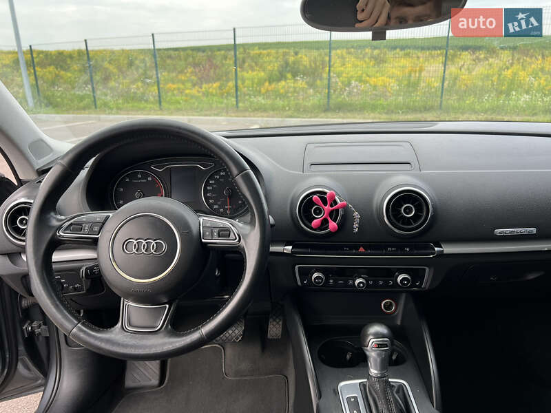 Седан Audi A3 2015 в Ровно