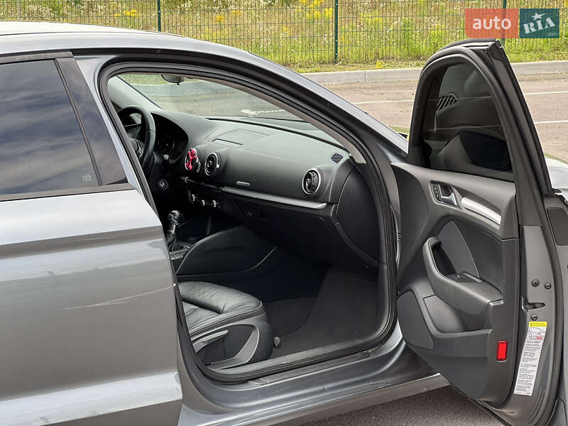 Седан Audi A3 2015 в Ровно