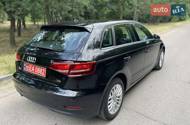 Хэтчбек Audi A3 2017 в 