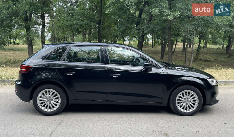 Хэтчбек Audi A3 2017 в Черкассах