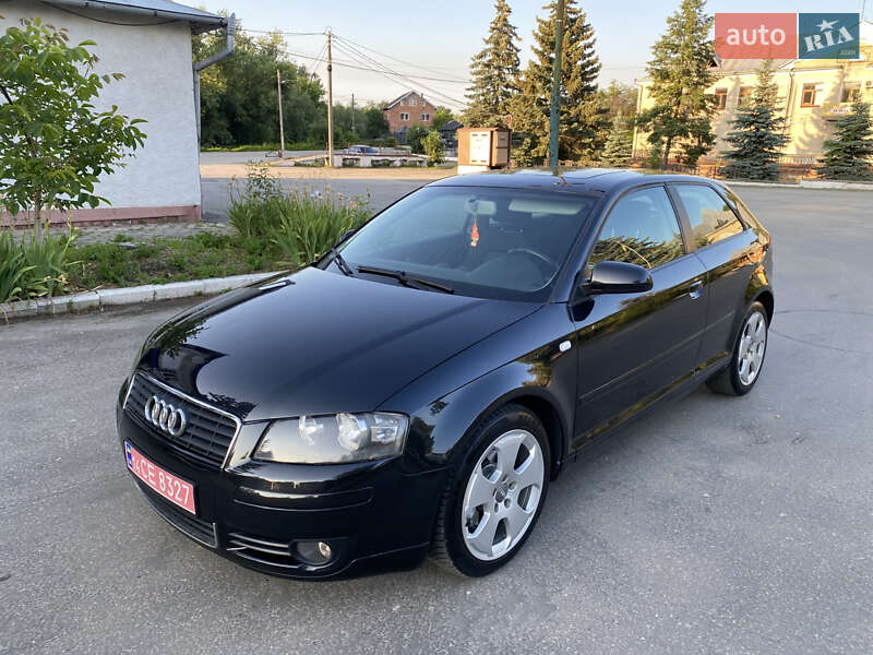 Хэтчбек Audi A3 2004 в 