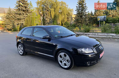 Хэтчбек Audi A3 2004 в 