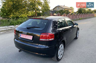 Хэтчбек Audi A3 2004 в 
