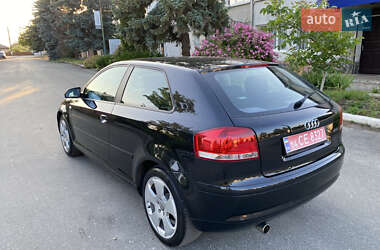 Хэтчбек Audi A3 2004 в 