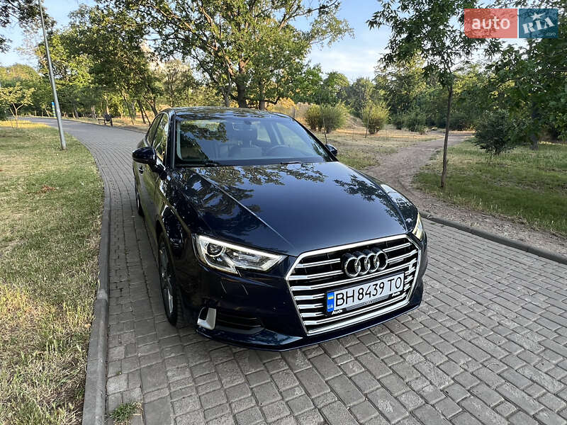 Седан Audi A3 2019 в Одессе