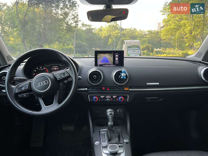 Седан Audi A3 2019 в Одессе