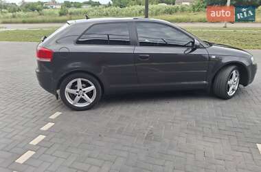 Хэтчбек Audi A3 2004 в 
