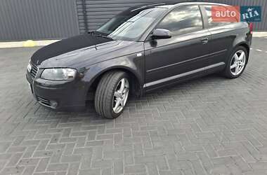 Хэтчбек Audi A3 2004 в 